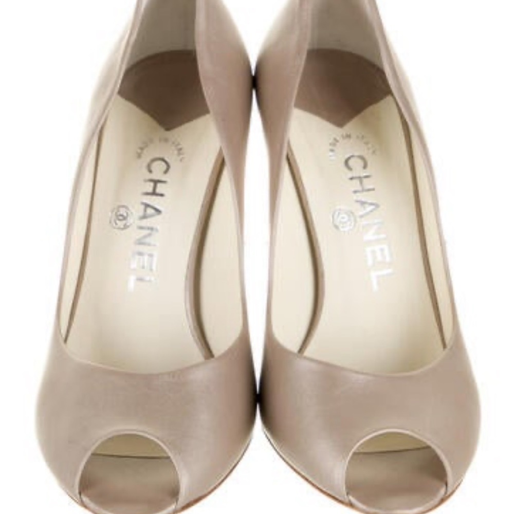 Chanel  Interlocking Logo Pumps